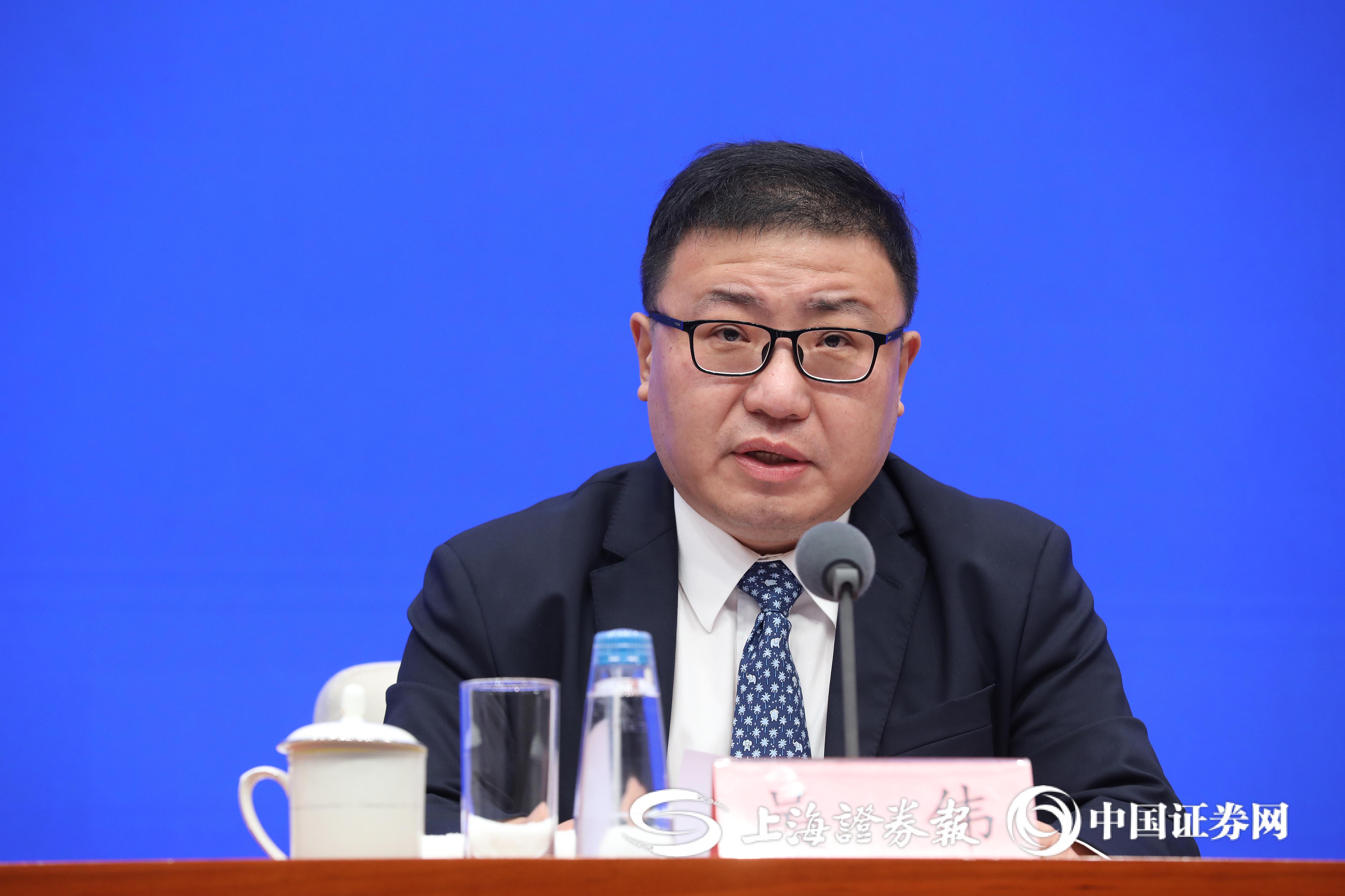 3亿美元 同比增长4.9%