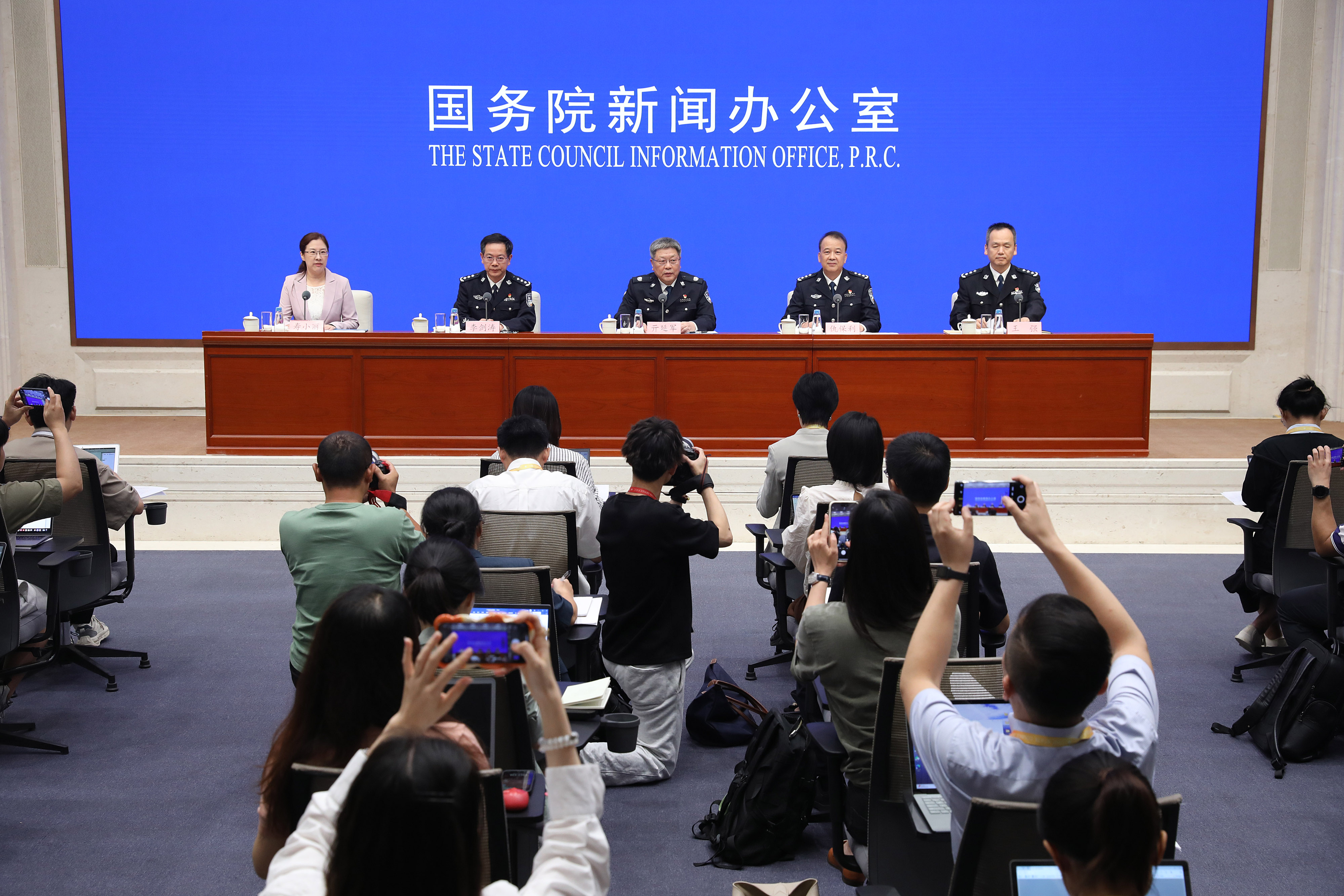 回放 | 国新办“推动高质量发展”系列主题新闻发布会 公安部副部长亓延军答记者问