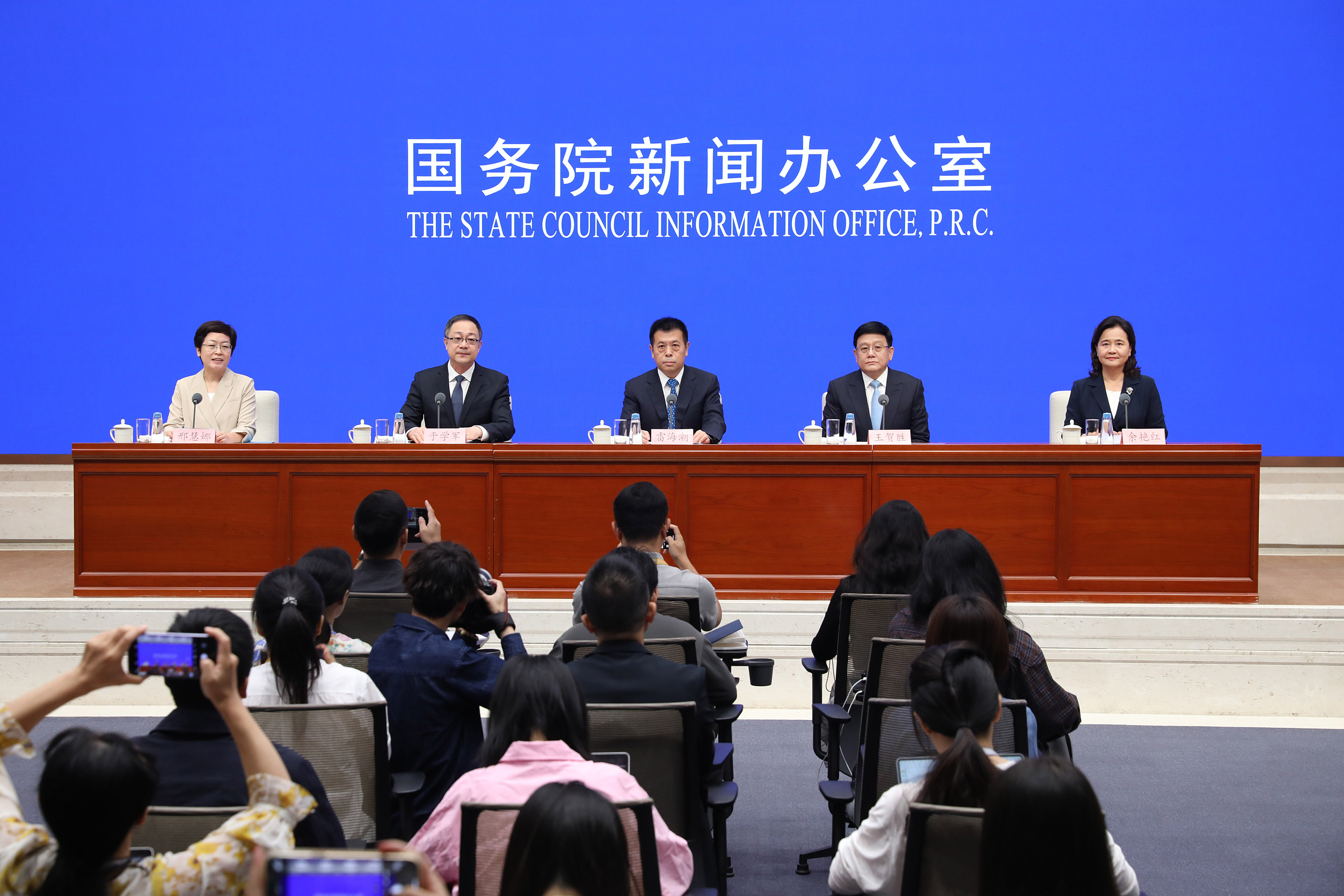 回放 | 国新办“推动高质量发展”系列主题新闻发布会 国家卫生健康委主任雷海潮答记者问
