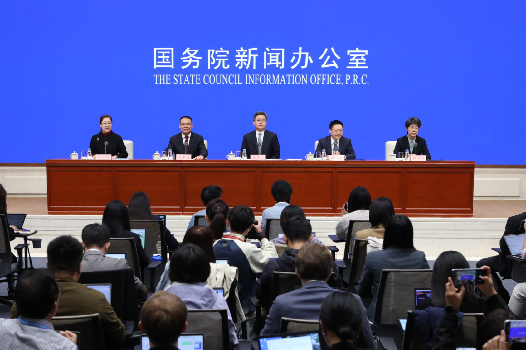 回放 | 国新办举行新闻发布会 财政部部长蓝佛安答记者问
