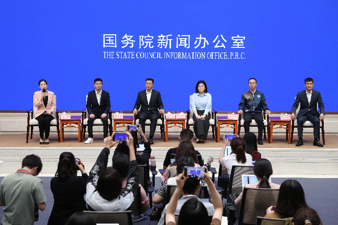 回放 | 国新办围绕“弘扬企业家精神,坚定做优秀中国特色社会主义事业建设者”举行“新征程上的奋斗者”记者见面会