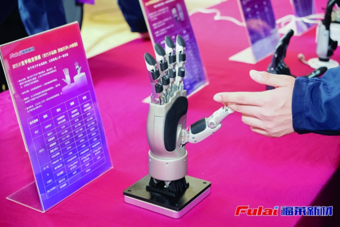 芯感一体 触觉赋能 福莱新材开启机器人“触觉智能TPU”新时代