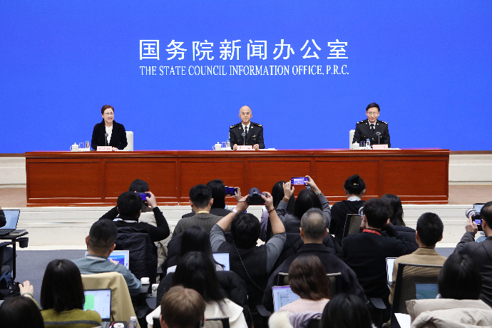 回放 | 国新办举行新闻发布会 介绍2025年全年进出口情况