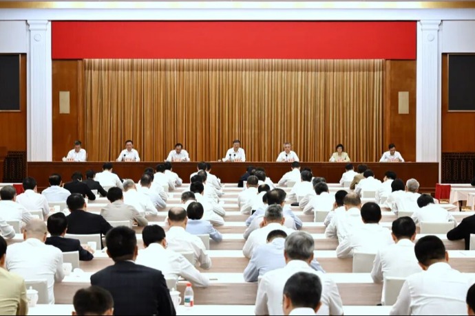 上海市进一步深化国资国企改革工作会议举行，在服务国家战略、推动产业升级、实现创新突破上展现新作为