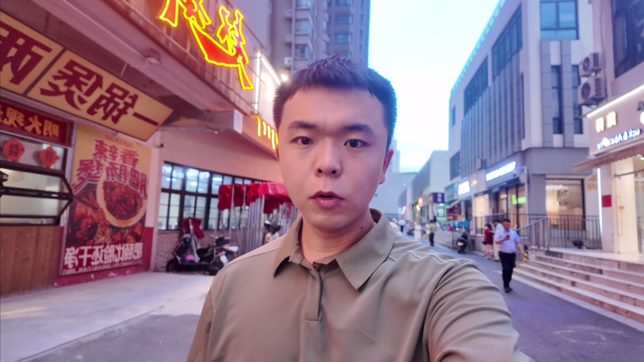 东西南北看暑期经济：感受“烟火气”里的“热辣滚烫