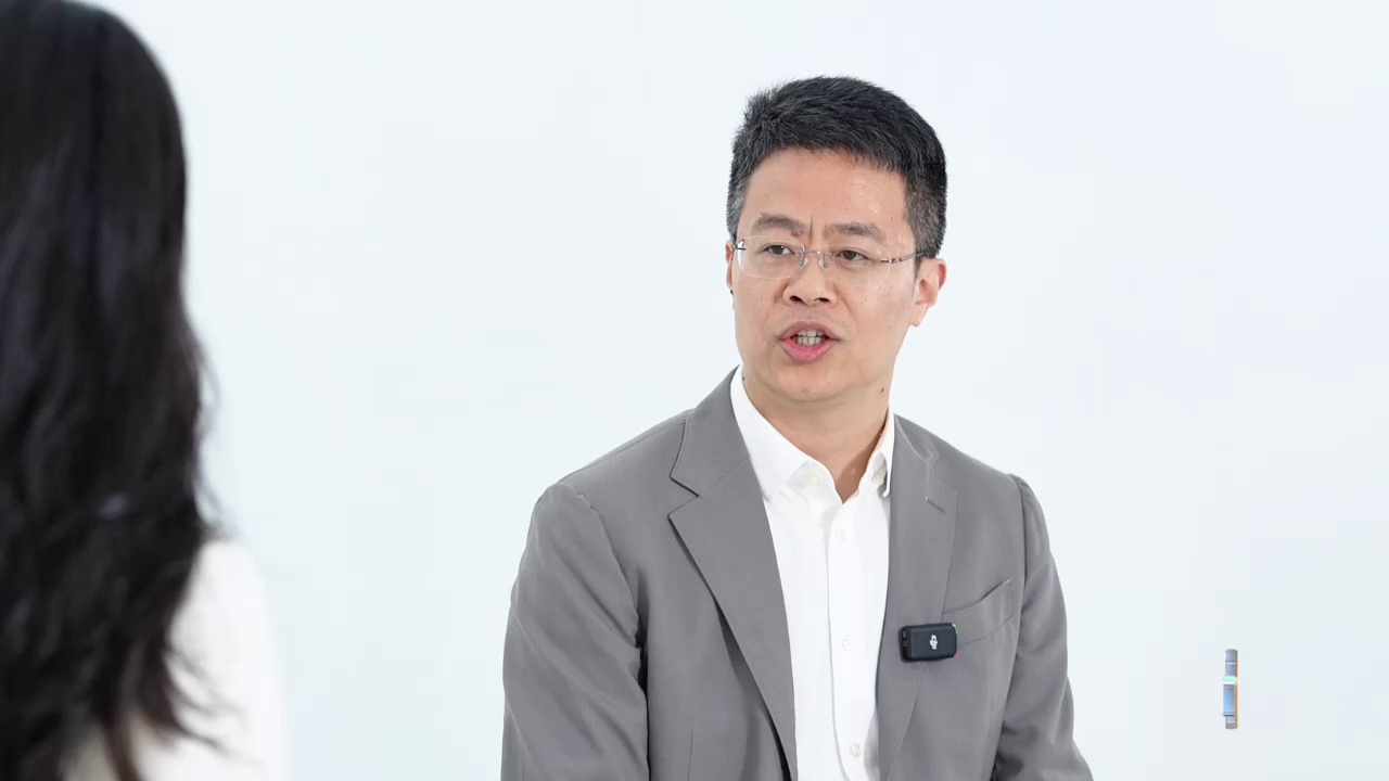 直面掌门人 | 鸿利智汇李俊东：二十余年追光路 顺时应势谋发展